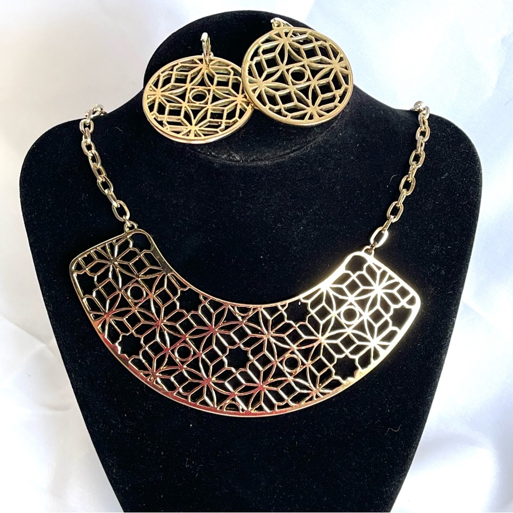 Goldtone Bib Necklace and Matching Pierced Earrings Gorgeous Floral Lace Pattern